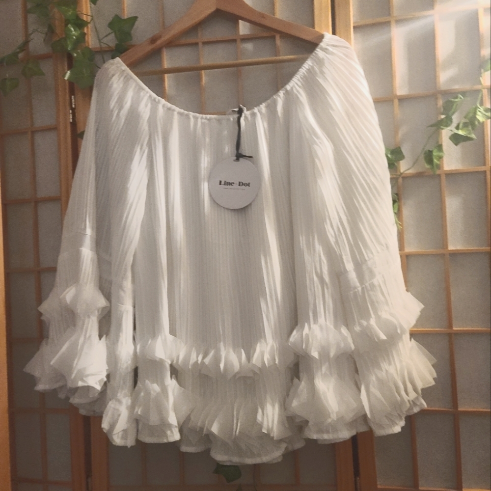 LINE & DOT IVORY off the shoulder boho Blouse. Size Large